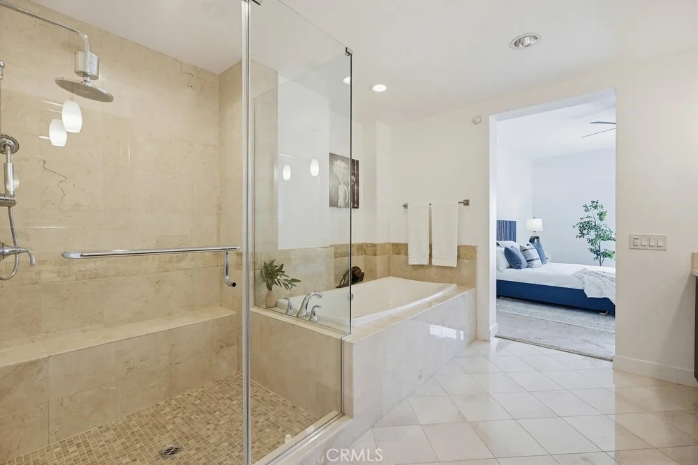 Photo of Unit 406 at 402 Rockefeller