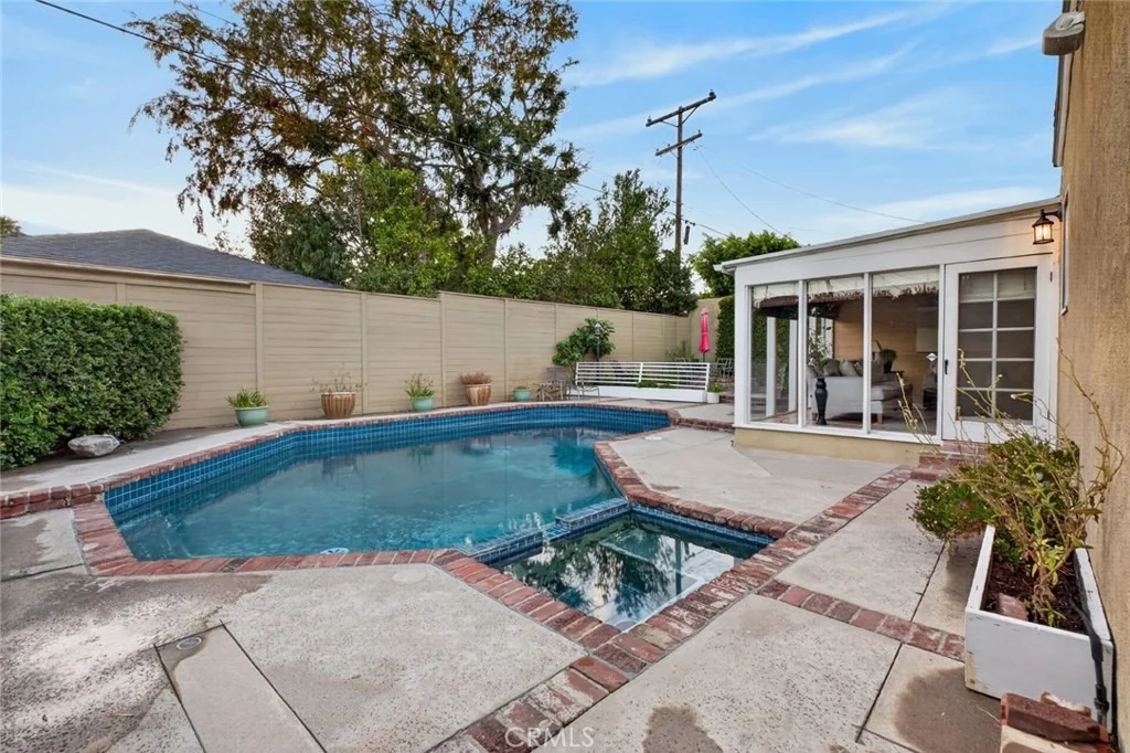 Photo of 1321 Graynold
