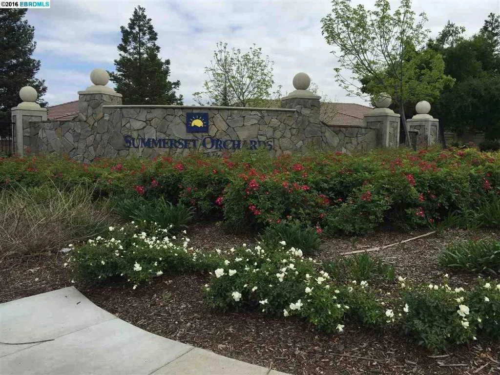 Photo of 995 Centennial