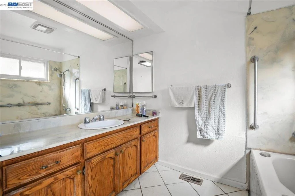 Photo of 36846 Niles Blvd
