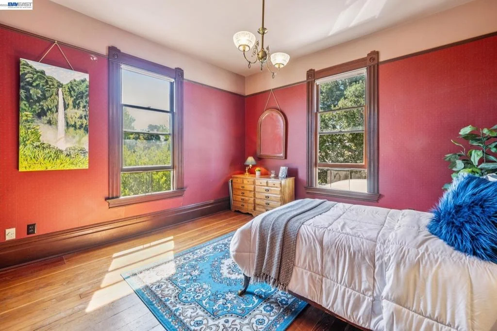 Photo of 2242 San Antonio Ave