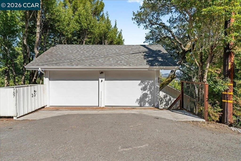 Photo of 757 Bay Rd