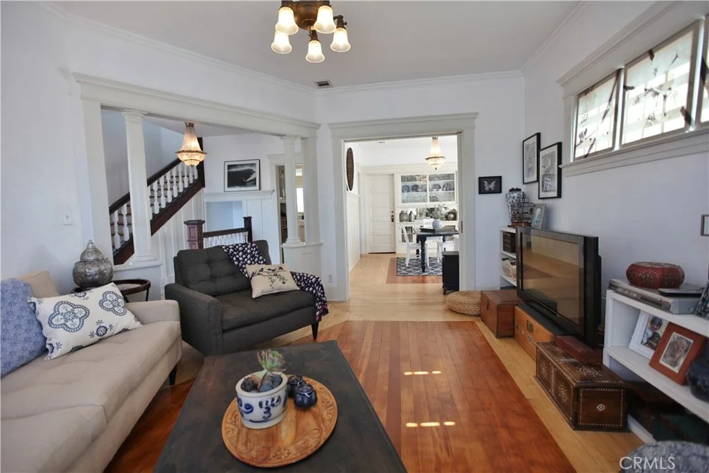 Photo of 628 W 10th Street