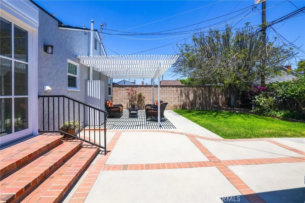 Photo of 2114 Ostrom