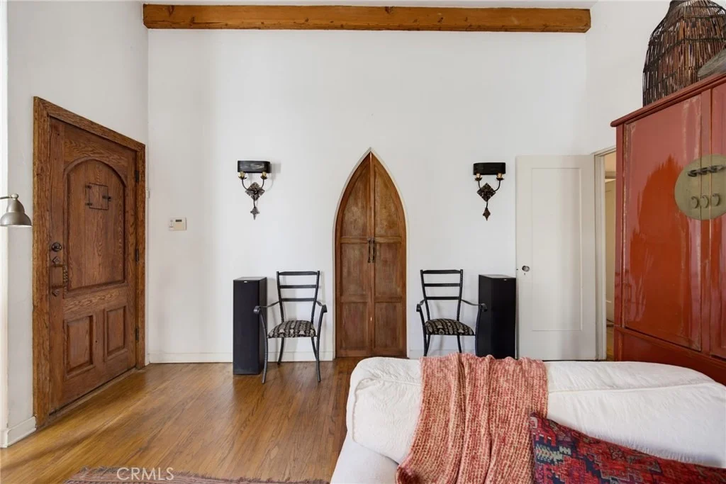 Photo of 2243 Cloverfield Boulevard