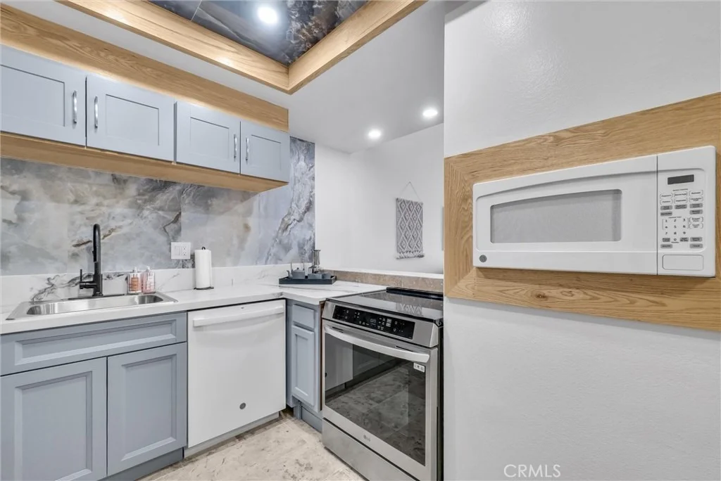 Photo of Unit 10 at 3062 Associated