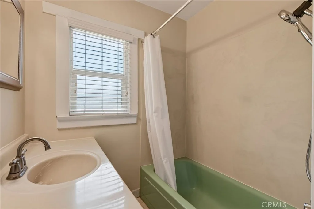 Photo of 3660 Linwood