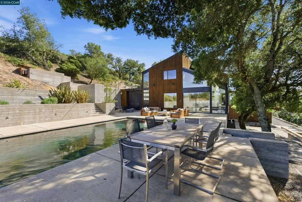 Photo of 240 Tappan Ln