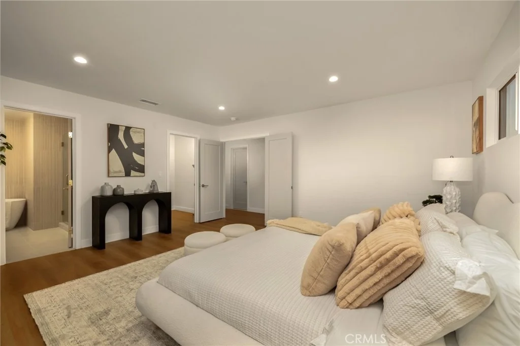Photo of 5232 La Luna