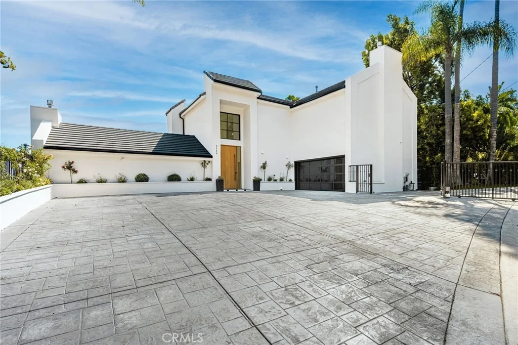 Photo of 3566 Beverly Glen