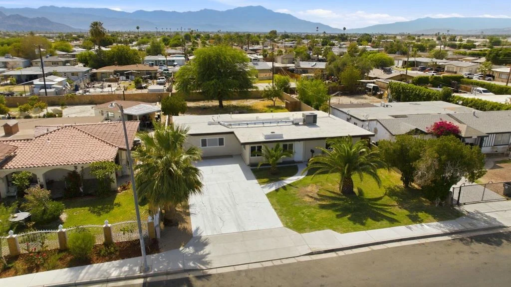 Photo of 43581 Oasis Street