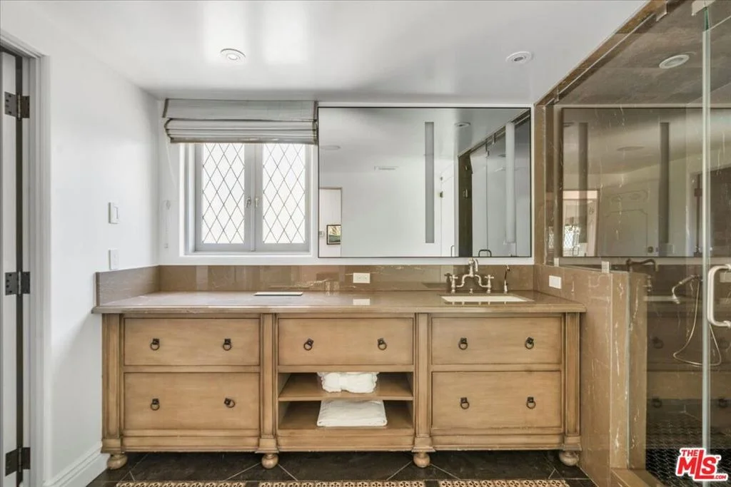 Photo of 523 N Beverly Drive