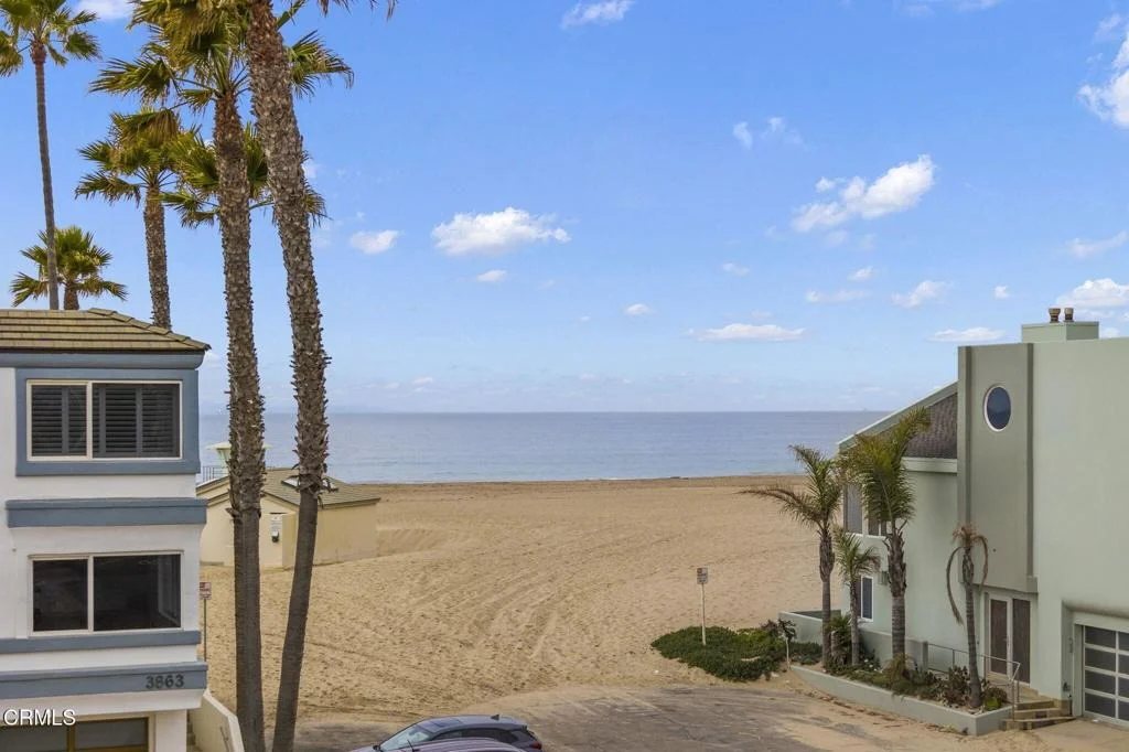Photo of 104 La Brea Street