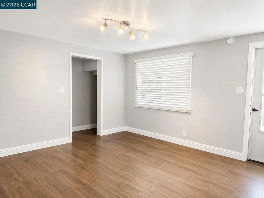 Photo of 615 Flora St