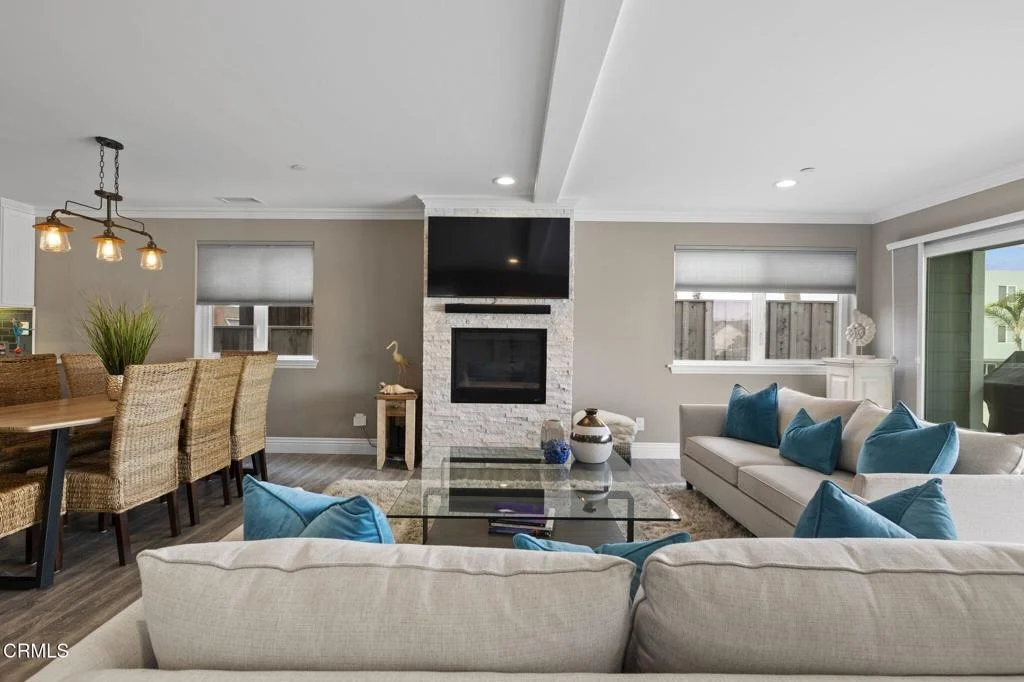 Photo of 104 La Brea Street
