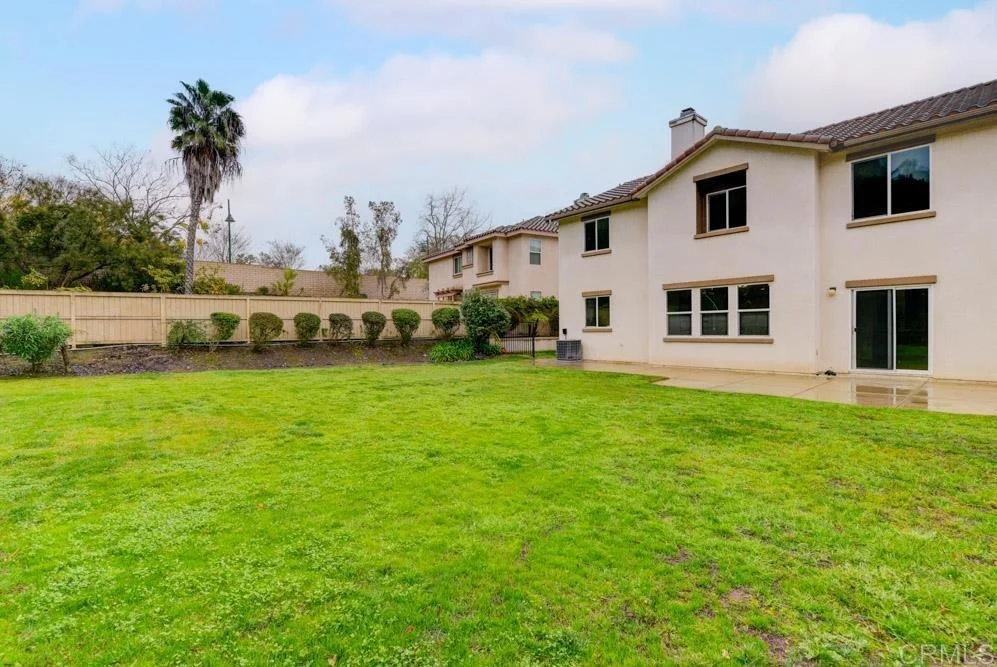 Photo of 870 Avenida Abeja