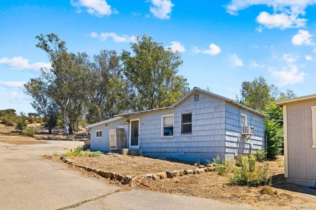 Photo of 2560 Alpine Blvd