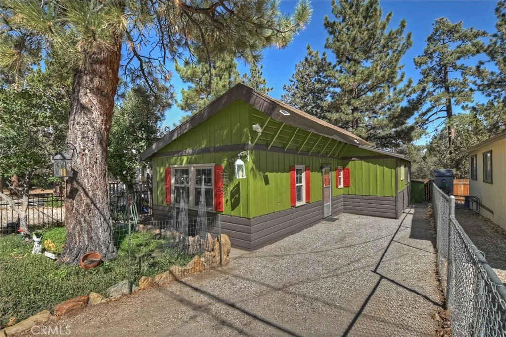 Photo of 571 Pine Lane