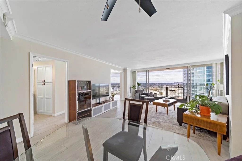 Photo of Unit 3003 at 700 E Ocean Boulevard