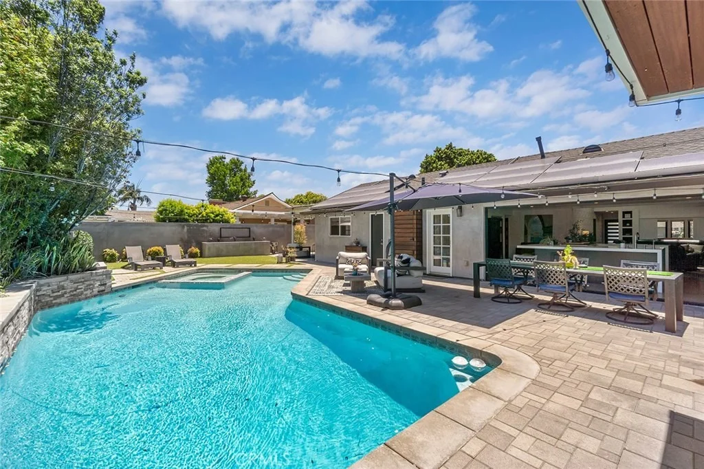 Photo of 2661 Oak Knoll Drive