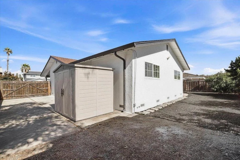 Photo of 38879 Jonquil Drive