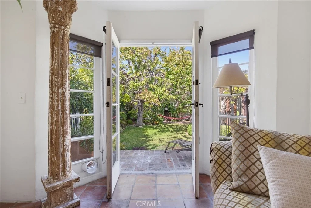 Photo of 2243 Cloverfield Boulevard