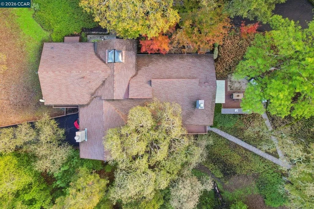 Photo of 858 Mountain View Dr