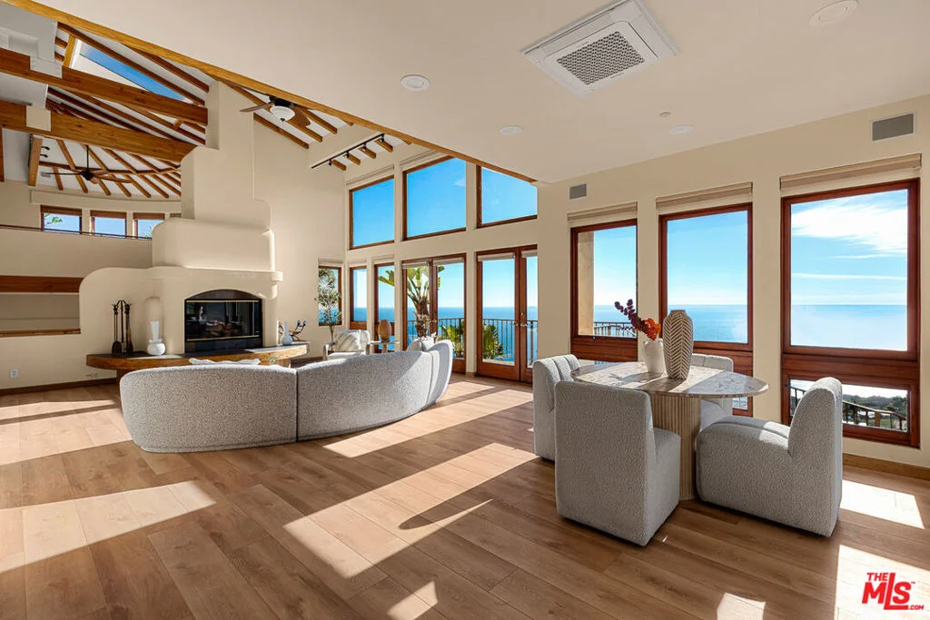 Photo of 4240 Avenida De La Encinal