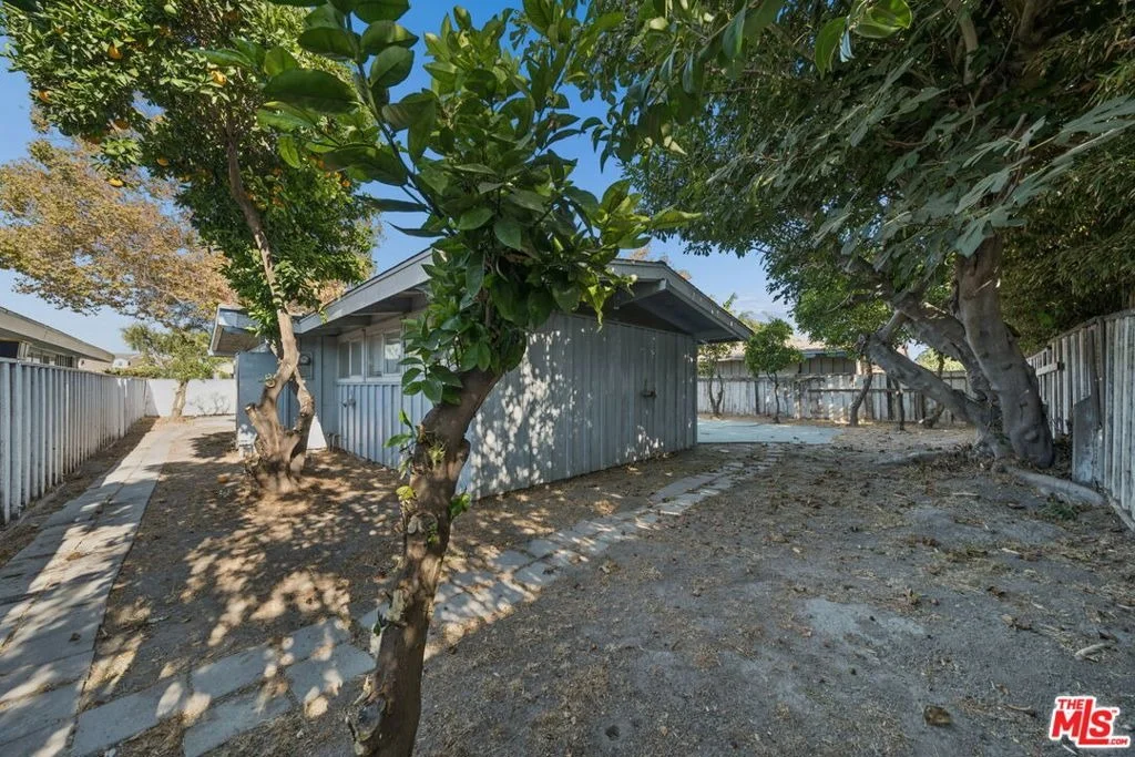 Photo of 3208 N Studebaker Road