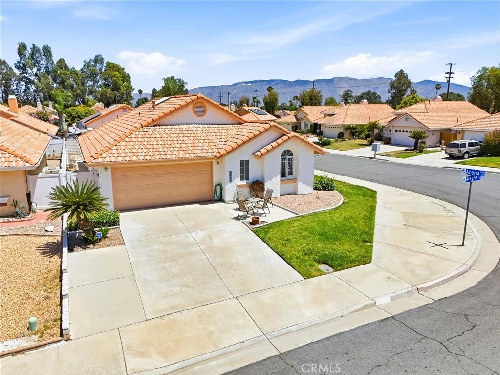Photo of 2562 Alegre Avenue