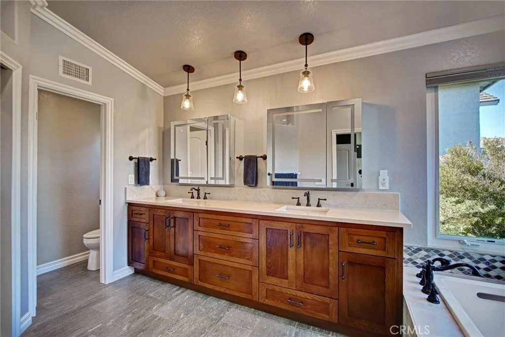 Photo of 445 Somerset Circle