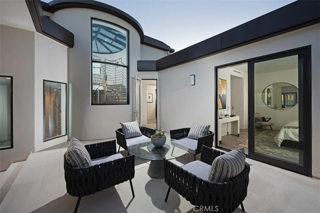 Photo of 2928 Ocean