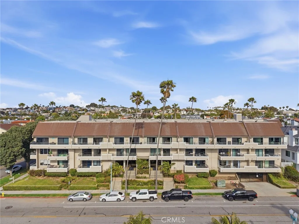 Photo of Unit 32 at 700 Esplanade