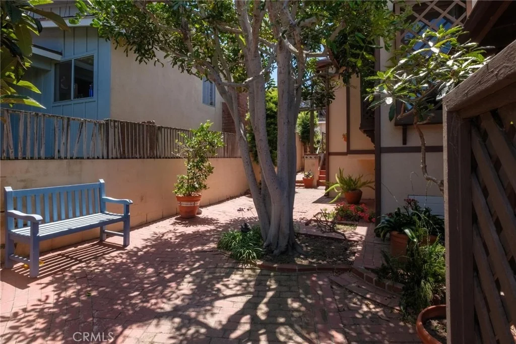 Photo of 652 35th