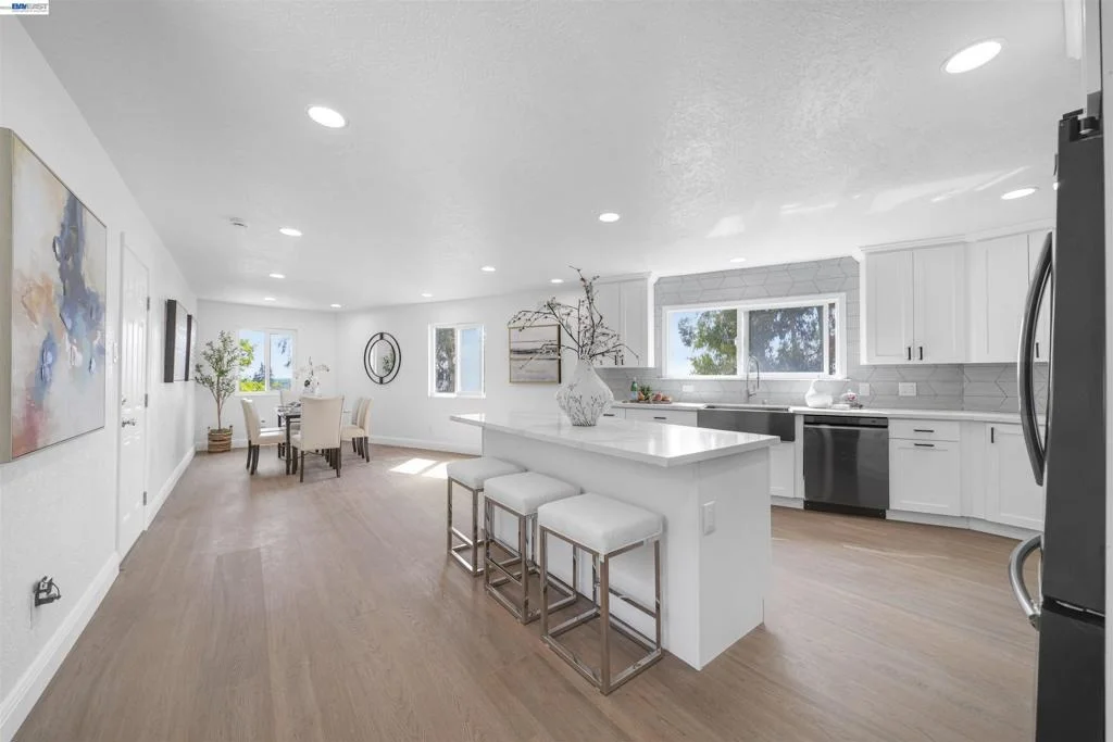 Photo of 1069 Central Blvd