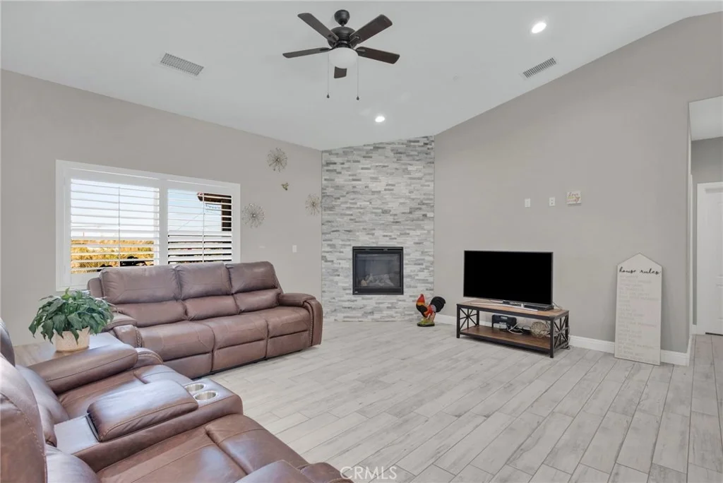 Photo of 18237 Valencia Street