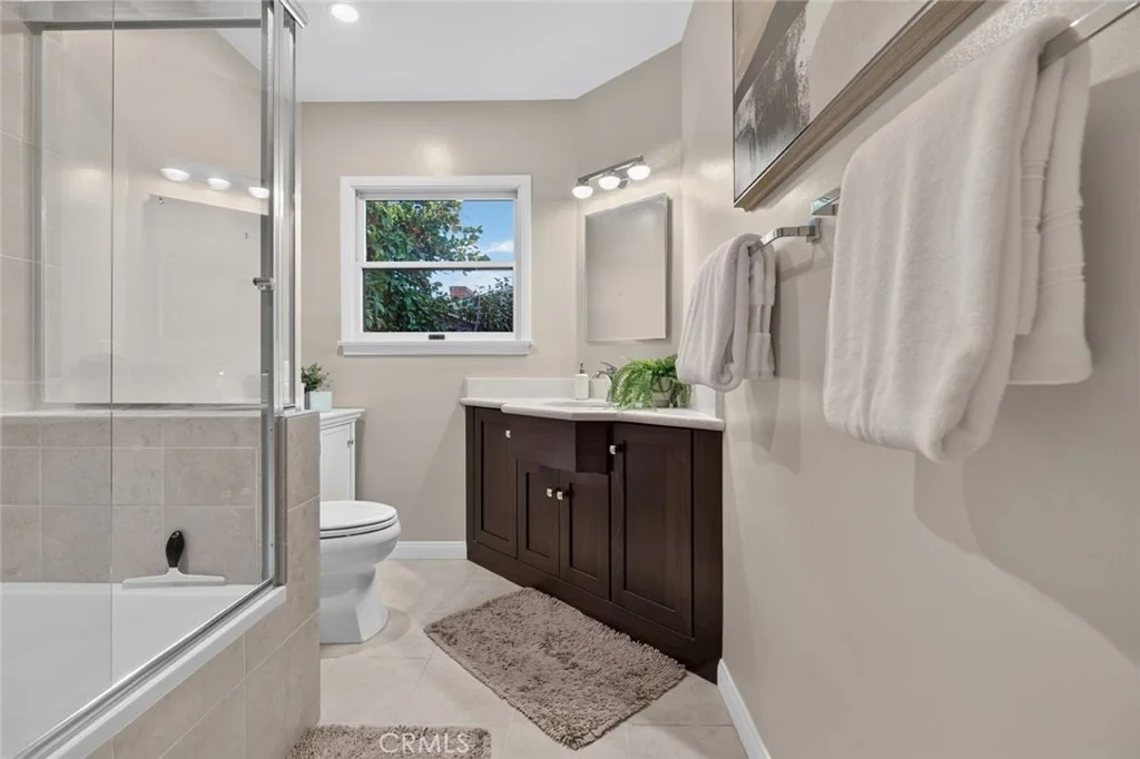 Photo of 1321 Graynold