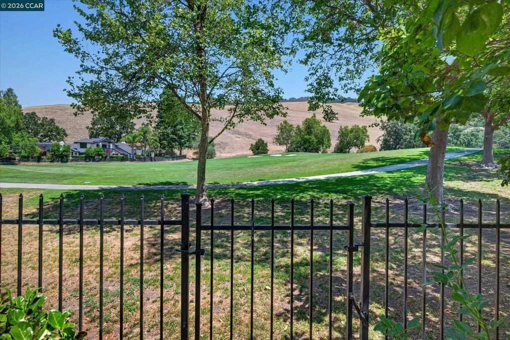 Photo of 549 Buttonwood Dr