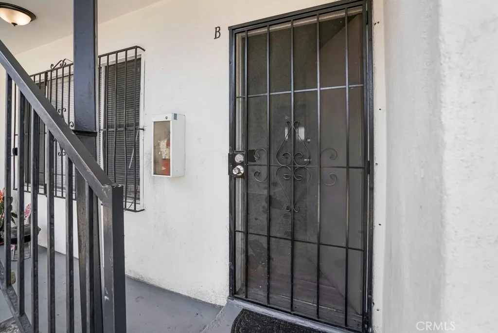 Photo of 116 E Alondra