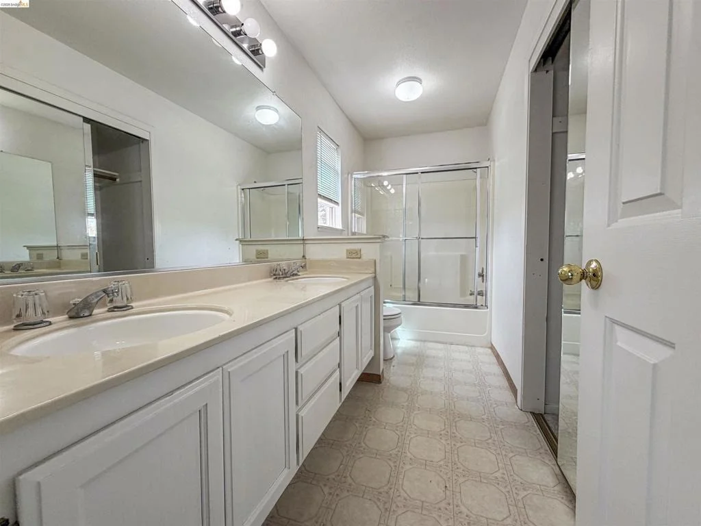 Photo of 336 Lakespring Pl