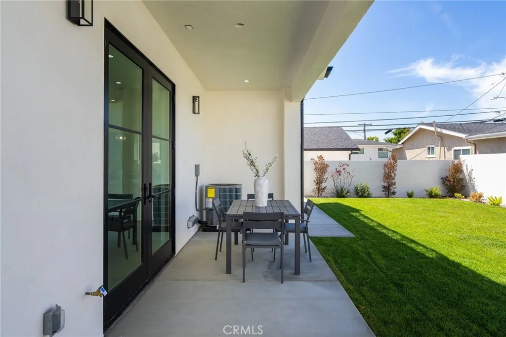 Photo of 2501 Curtis