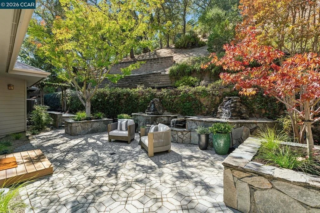 Photo of 11 Redwood Cir