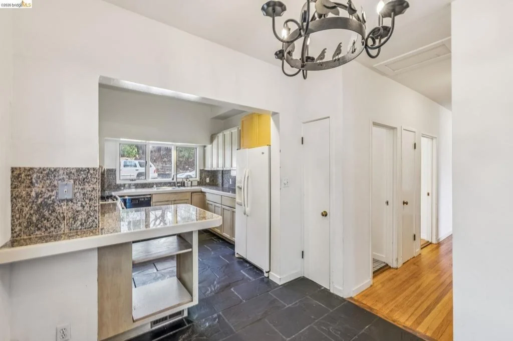 Photo of 1466 Scenic Ave
