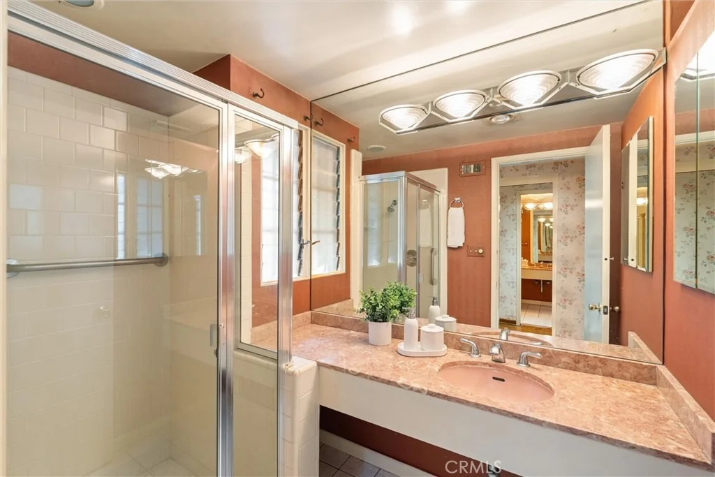 Photo of 1455 La Perla