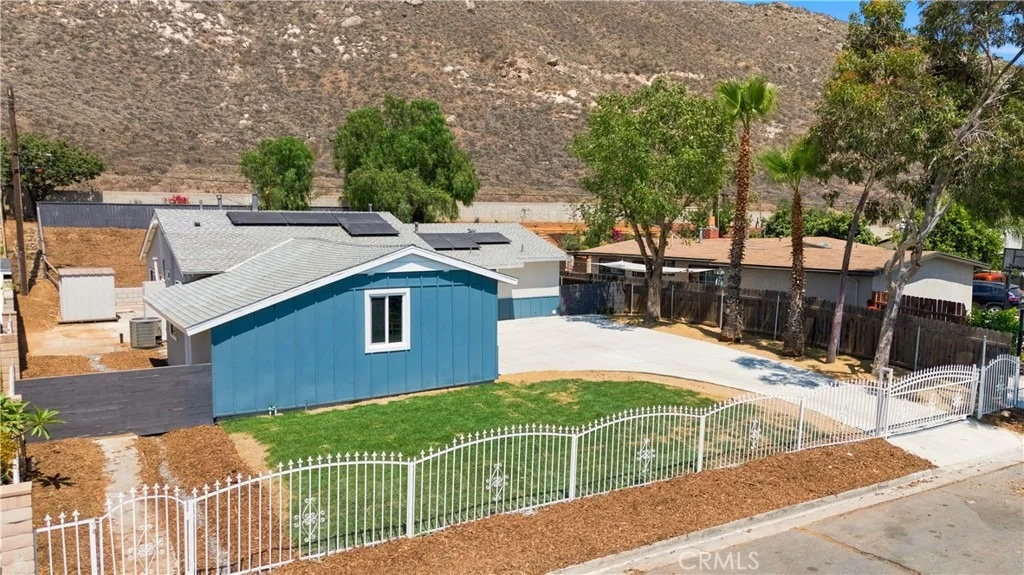 Photo of 5945 Paramount Drive