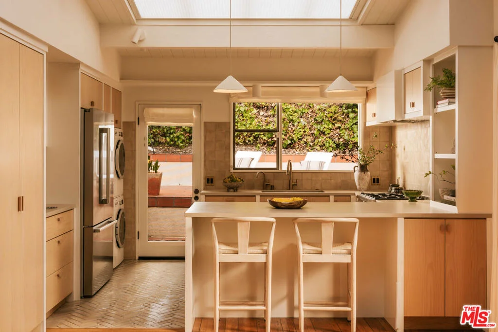 Photo of 588 Dryad Road