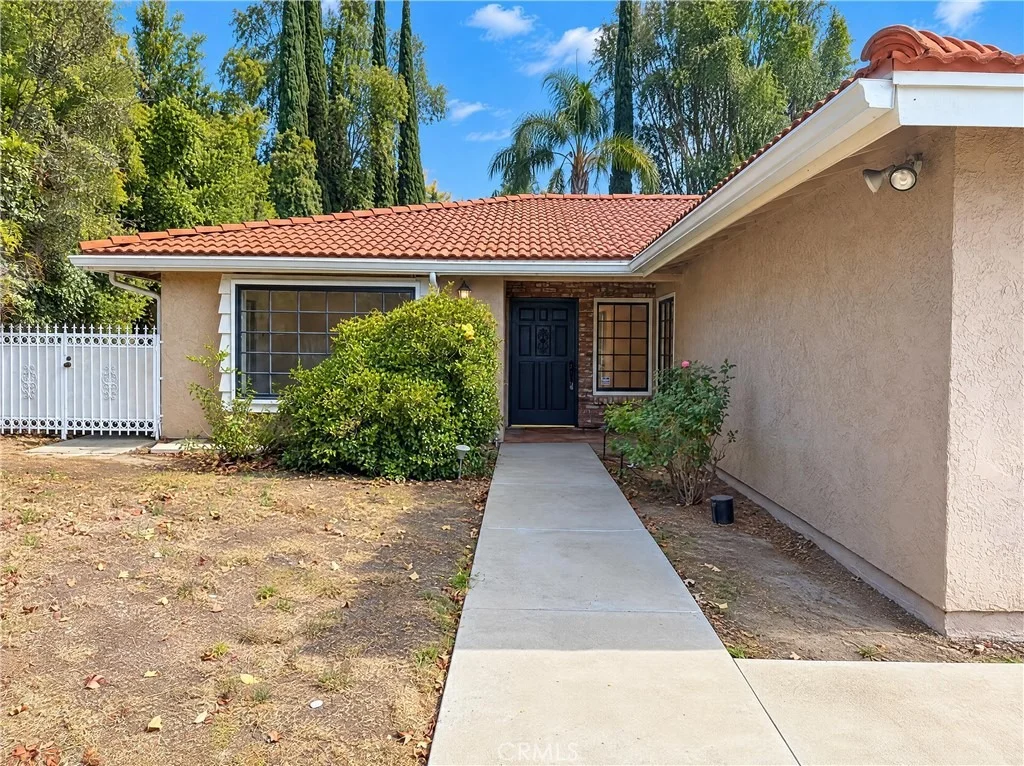Photo of 1042 Whispering Oaks