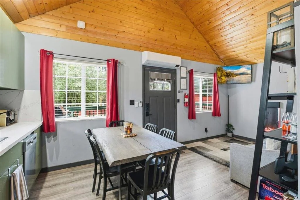 Photo of 306 Victoria Lane