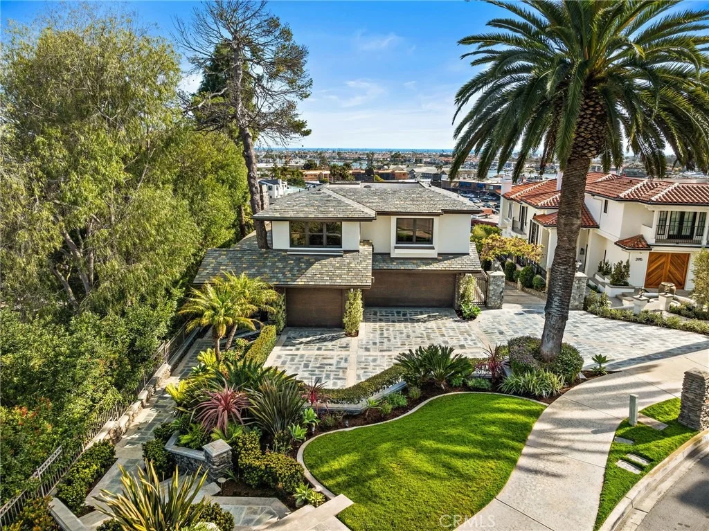 Photo of 2907 Cliff Drive