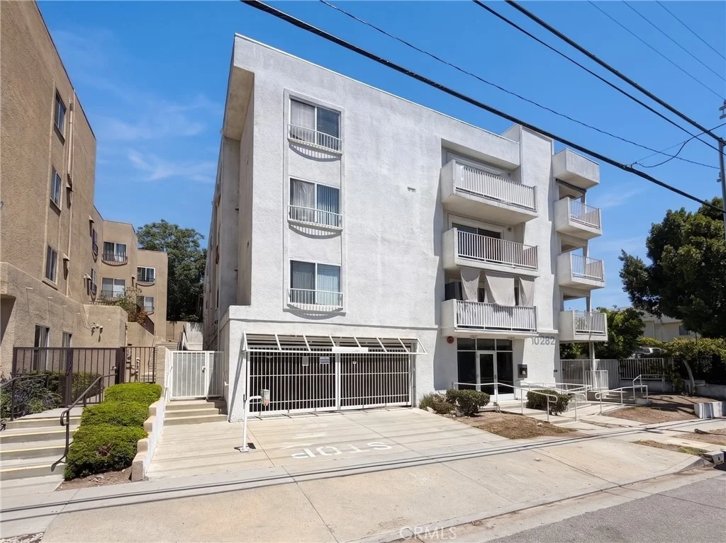 Photo of Unit 201 at 10282 Tujunga Canyon Boulevard